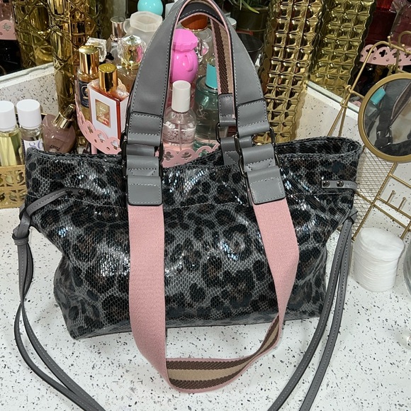 Faux snakeskin leopard print tote - Picture 1 of 9